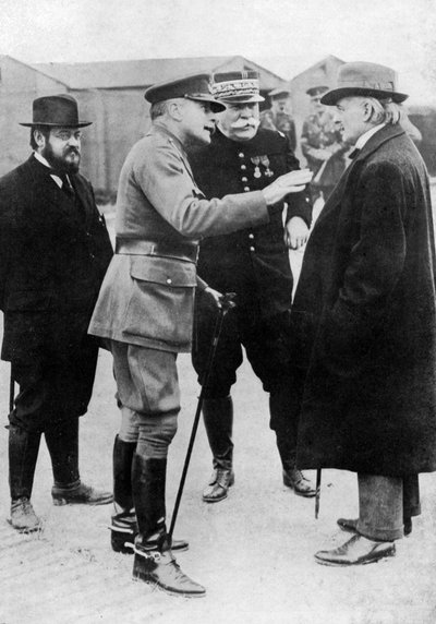 Sir Douglas Haig benadrukt een punt aan het front, Frankrijk, Eerste Wereldoorlog, 1916-1918, ca. 1920 door Unbekannt