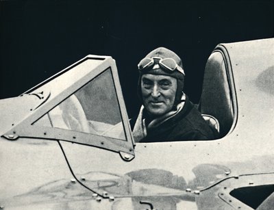 Sir Malcolm Campbell aan het stuur van Bluebird door Unbekannt
