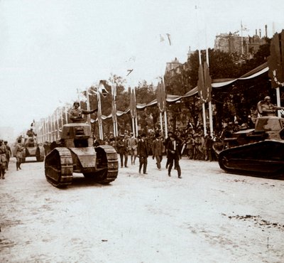 Kleine tanks, overwinningsparade, Parijs, Frankrijk door Unbekannt