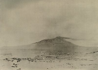 Rook stroomt uit de krater van Erebus, ca. 1908 door Unbekannt