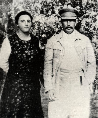 Sovjetleider Josef Stalin met zijn tweede vrouw Nadezhda Alliluyeva, eind jaren 1920 door Unbekannt