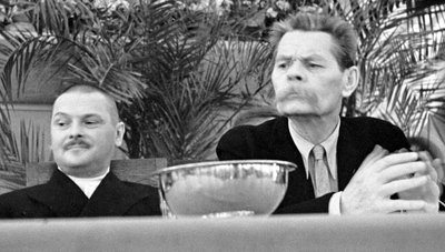 Sovjetpoliticus Andrei Zhdanov en Russische auteur Maxim Gorky, 1934 door Unbekannt