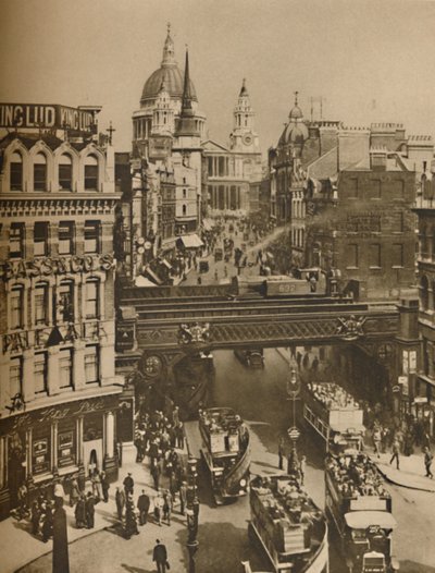 Spits van St. Martins Ludgate Gesilhouetteerd Tegen De Massa van St. Pauls, ca. 1935 door Unbekannt