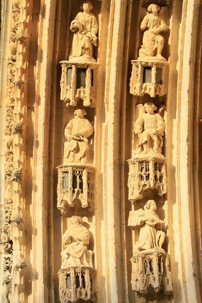 Archivolt van de Sint-Stefanuskathedraal. Details, Bourges, Frankrijk door Unbekannt