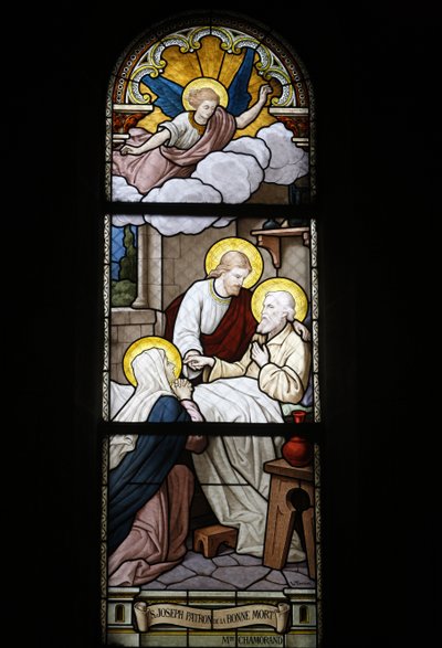 Glas-in-lood in de Notre Dame du Rosaire katholieke kerk: Sint Jozef, patroonheilige van de dood, Saint-Ouen, Frankrijk door Unbekannt