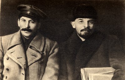 Stalin en Lenin, Russische bolsjewistische revolutionaire leiders, Moskou, Rusland, 1919 door Unbekannt