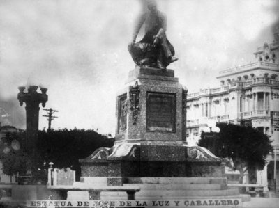 Standbeeld van Don Jose de la Luz Caballero, 1912, 1920s door Unbekannt
