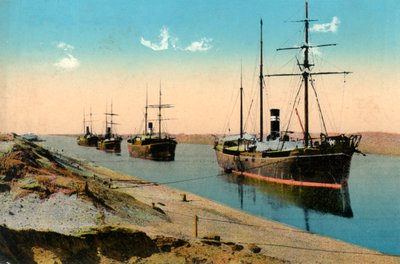 Stoomschepen die door het Suezkanaal varen, Egypte, 20e eeuw door Unbekannt