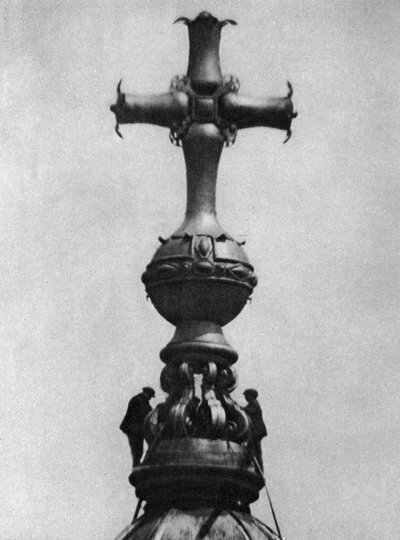 Steeplejacks op de top van de St Paul