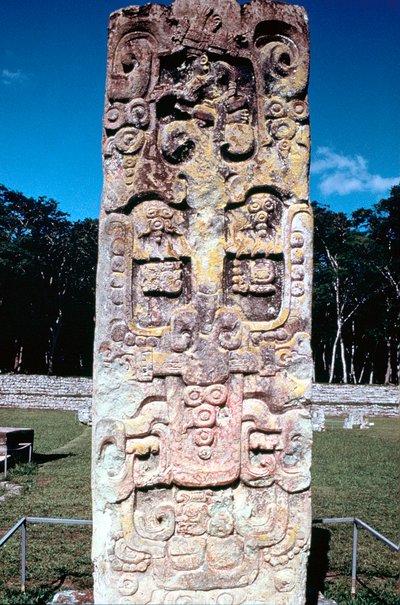 Stele B uit Copan, Honduras, Pre-Columbiaans, Maya door Unbekannt