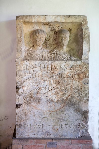 Stele, Lucio Ostillio Siro, I eeuw door Unbekannt