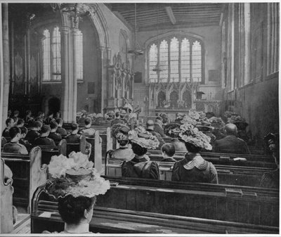Zondagochtenddienst in de Kerk van St. Peter ad Vincula, Londen, ca. 1903 door Unbekannt