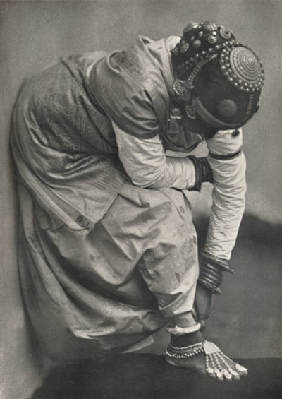 Tamulin met voet- en hoofdsieraad, 1926 door Unbekannt