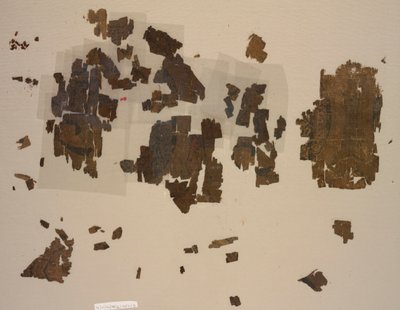 Taqueté-fragmenten met gevleugelde leeuwen in rondellen, 899-1160 door Unbekannt