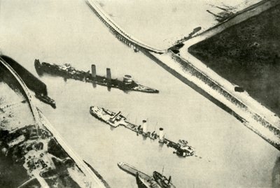 De blokkade van de haven van Zeebrugge, 1919 door Unbekannt