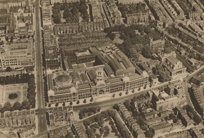 De Camera Vangt een Zicht van Zuid-Kensington vanuit een Laagvliegend Vliegtuig, c1935 door Unbekannt