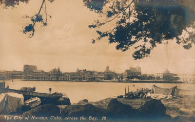 De stad Havana, Cuba, over de baai, ca. 1930 door Unbekannt