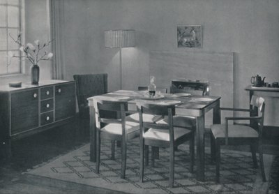 De Eetkamer - Walnoot- en esdoornmeubels, 1942 door Unbekannt
