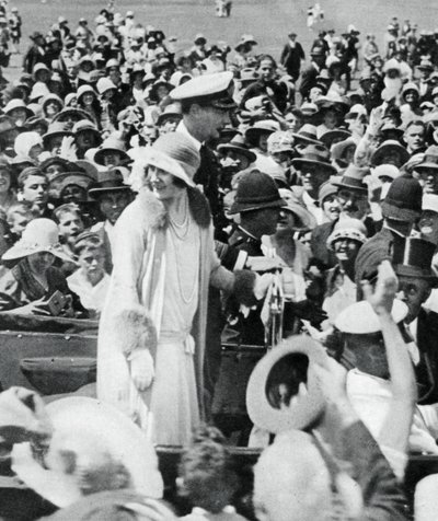 De hertog en hertogin belaagd door menigten in Auckland, 1927, 1937 door Unbekannt