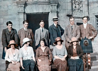 De Hertog van York met het Jachtgezelschap van de Graaf van Strathmore, Glamis Castle, 1921, 1923 door Unbekannt