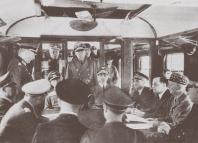 De Duitse en Franse delegaties in een treinwagon in Compiègne voor de ondertekening van Frances sur door Unbekannt