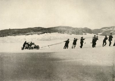 De auto in zachte sneeuw, na de terugkeer van het schip, ca. 1908, 1909 door Unbekannt