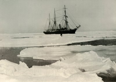 De Nimrod die zich een weg baant door meer open pakijs, ca. 1908 door Unbekannt