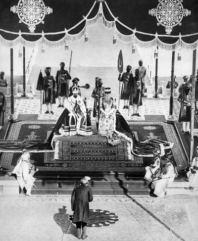 De Nizam van Hyderabad brengt eerbetoon bij de Delhi Durbar, 1911, 1935 door Unbekannt