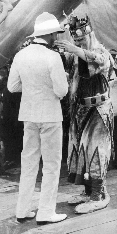 De Prins van Wales versierd door koning Neptunus, HMS Repulse, 1925 door Unbekannt