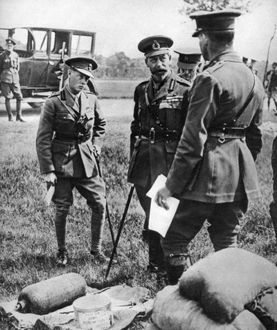 De Prins van Wales met George V, op een gasschool tijdens de Eerste Wereldoorlog, 1914-1918 door Unbekannt