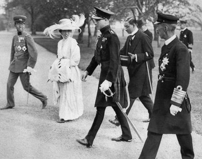 De Prins van Wales met de Keizerin en Kroonprins van Japan, Tokio, 1922 door Unbekannt