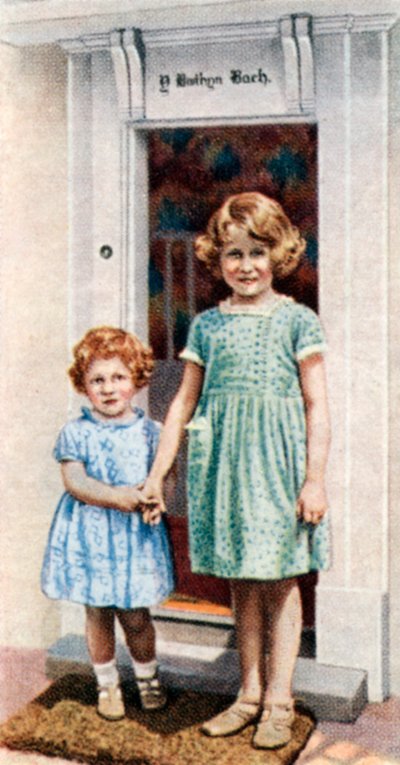De prinsessen Elizabeth en Margaret Rose bij de deur van het Kleine Huis, 1933, ca. 1935 door Unbekannt