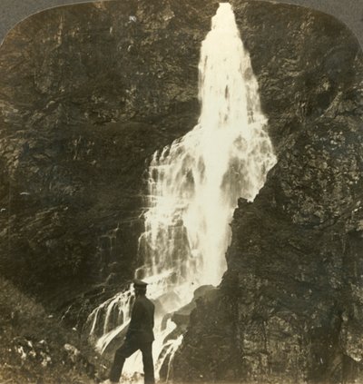 De Sevle Watervallen, bruisend en spetterend, nabij Stalheims hotel, Naerodal, Noorwegen, ca. 1905 door Unbekannt