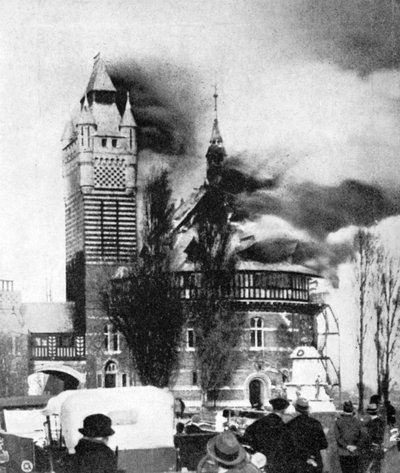 Het Shakespeare Memorial Theatre wordt vernietigd door brand, maart 1926, 1936 door Unbekannt