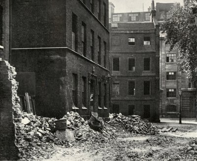 De locatie van de poort van Fetter Lane en de vervallen huizen in afwachting van sloop, 1934 door Unbekannt