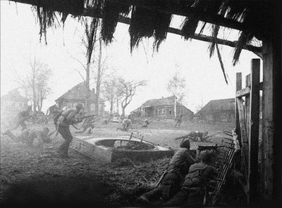 Het Sovjetleger slaat terug. Eind oktober, 1941. Tarutino, Kaluga-regio door Unbekannt