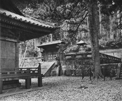 Het graf van Ieyasu, oprichter van de Tokugawa-dynastie, in Nikko, 1926 door Unbekannt