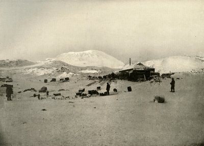 De Winterkwartieren. Met Mount Erebus op de achtergrond, ca. 1908, 1909 door Unbekannt