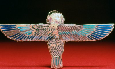 De achterkant van een gouden gevleugelde ba-amulet, Ptolemaeïsche periode, Egypte door Unbekannt