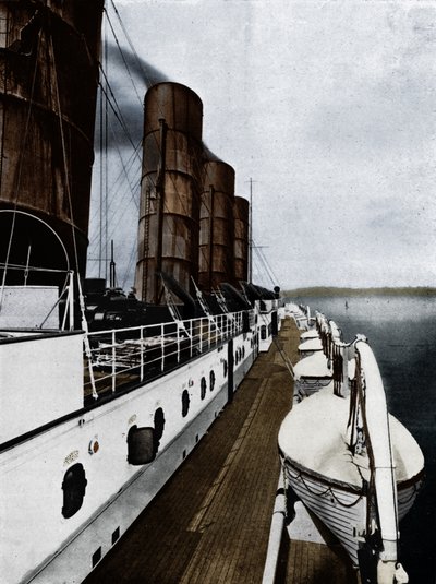 Het bootdek van de Lusitania, met reddingsboten, 1915 door Unbekannt