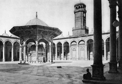 De binnenplaats van de Moskee van Muhammad Ali bij de Saladin Citadel, Caïro, Egypte, ca. 1920s door Unbekannt