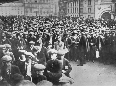 De nieuwe Franse legers: dienstplichtigen en vrijwilligers wachten om zich in te schrijven voor dienst, 1915 door Unbekannt