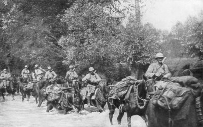 De herbevoorrading van een machinegeweereenheid te paard, Aisne, Frankrijk, 2 september 1918 door Unbekannt