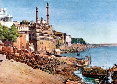 De rivier de Ganges en de brandende ghats in Benares Varanasi, India, begin 20e eeuw door Unbekannt
