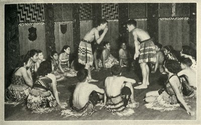 Deze Maori-kinderen op de inheemse school, Whakarewarewa, spelen een handspel, ca. 1948 door Unbekannt