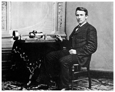 Thomas Alva Edison, Amerikaanse uitvinder, met zijn fonograaf, ca. 1878 door Unbekannt