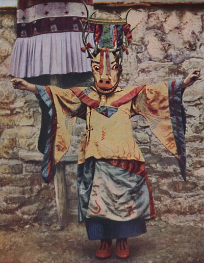 Tibetaanse lama gekleed voor de duivelsdans, c1935 door Unbekannt