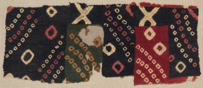 Tie-Dyed Fragment, ca. 700-1100 n.Chr. door Unbekannt