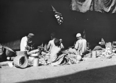 Blikwerkers, Caïro, Egypte, eind 19e of begin 20e eeuw door Unbekannt