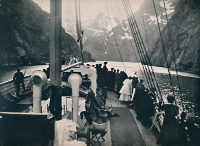 Toeristenstoomboot in Trold Fjord, 1914 door Unbekannt